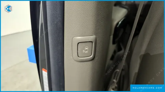 KIA CARNIVAL 9-SEATER NOBLESSE
