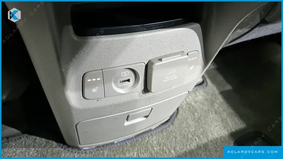 KIA CARNIVAL 9-SEATER NOBLESSE