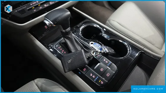KIA CARNIVAL 9-SEATER PRSTIGE
