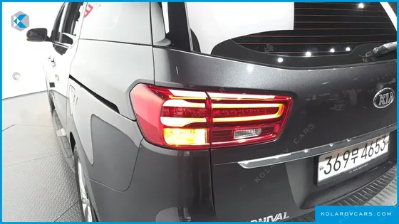 KIA CARNIVAL 9-SEATER PRSTIGE