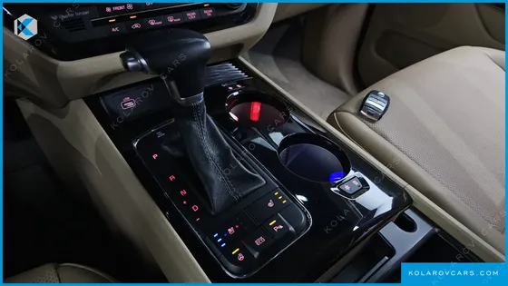 KIA CARNIVAL 9-SEATER HI-LIMOUSINE