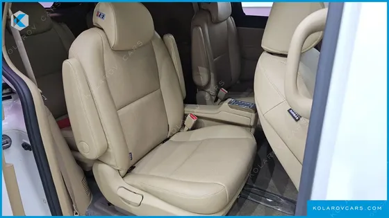 KIA CARNIVAL 9-SEATER HI-LIMOUSINE