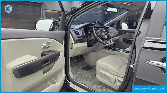 KIA CARNIVAL 9-SEATER LUXURY