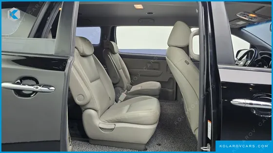 KIA CARNIVAL 9-SEATER LUXURY