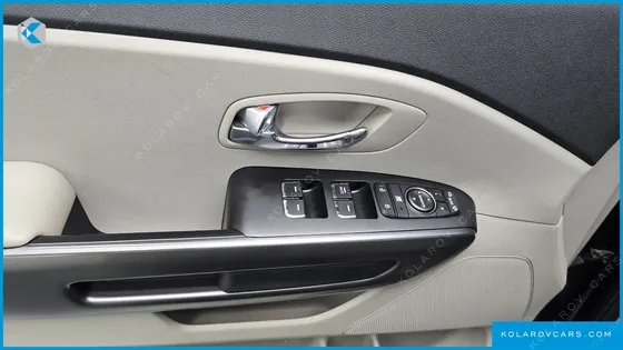 KIA CARNIVAL 9-SEATER LUXURY