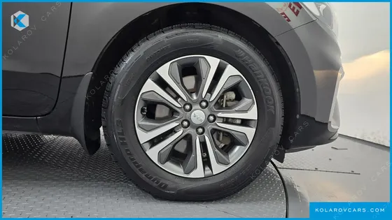 KIA CARNIVAL 9-SEATER LUXURY
