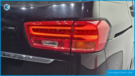 KIA CARNIVAL 9-SEATER LUXURY
