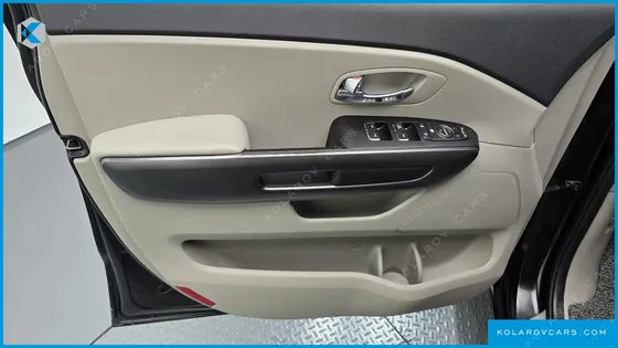 KIA CARNIVAL 9-SEATER LUXURY