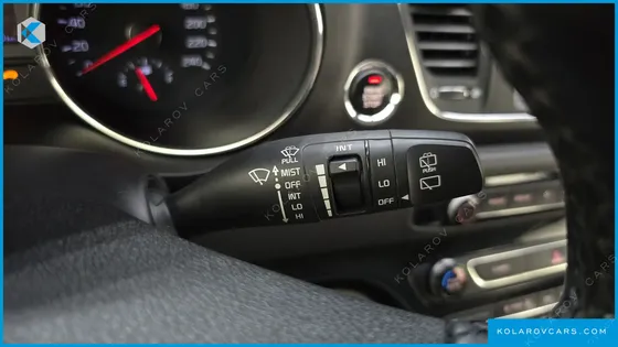 KIA CARNIVAL 9-SEATER LUXURY