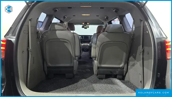 KIA CARNIVAL 9-SEATER LUXURY