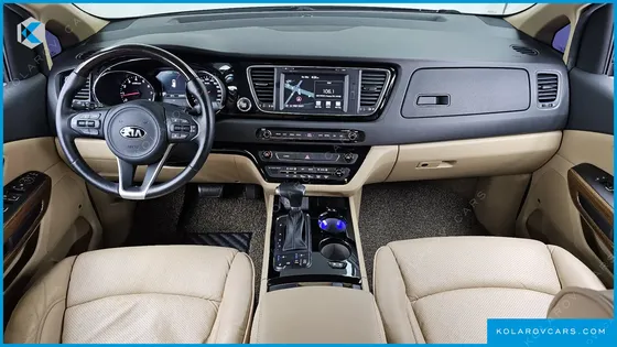 KIA CARNIVAL GASOLINE 7-SEATER HI-LIMOUSINE