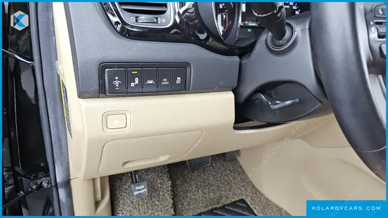 KIA CARNIVAL GASOLINE 7-SEATER HI-LIMOUSINE