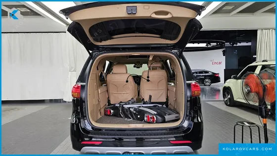KIA CARNIVAL GASOLINE 7-SEATER HI-LIMOUSINE