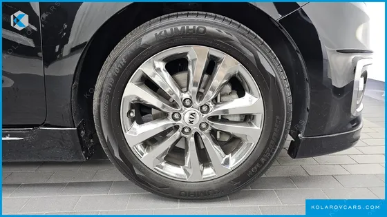 KIA CARNIVAL GASOLINE 7-SEATER HI-LIMOUSINE