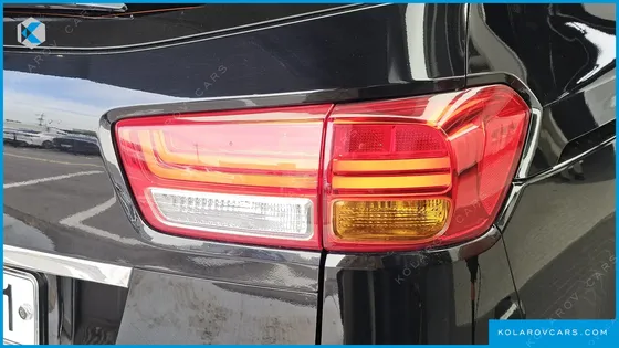 KIA CARNIVAL GASOLINE 7-SEATER HI-LIMOUSINE