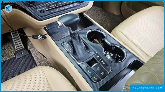 KIA CARNIVAL 9-SEATER PRSTIGE