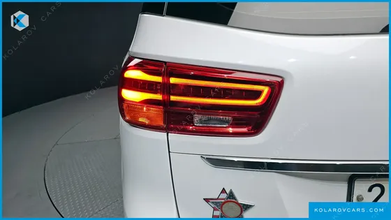 KIA CARNIVAL 9-SEATER PRSTIGE