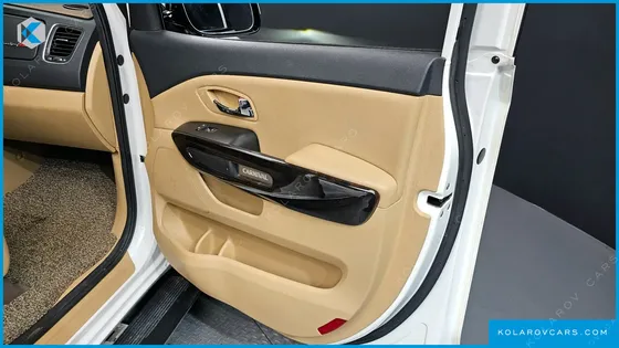 KIA CARNIVAL 9-SEATER PRSTIGE