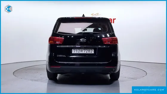 KIA CARNIVAL 11-SEATER DELUXE