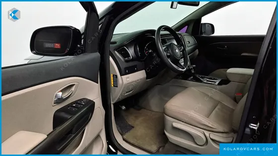 KIA CARNIVAL 11-SEATER DELUXE