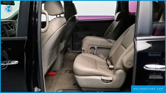 KIA CARNIVAL 11-SEATER DELUXE