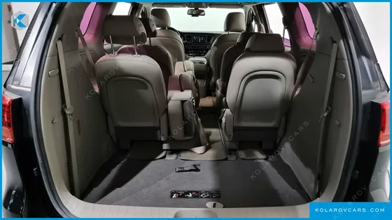KIA CARNIVAL 11-SEATER DELUXE