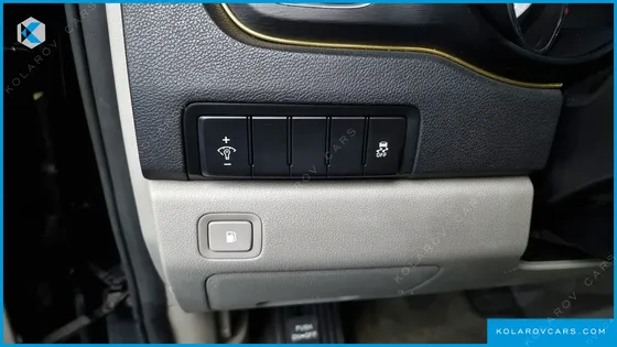 KIA CARNIVAL 11-SEATER DELUXE