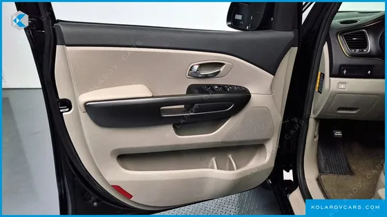 KIA CARNIVAL 11-SEATER DELUXE