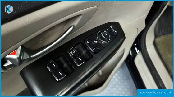 KIA CARNIVAL 11-SEATER DELUXE
