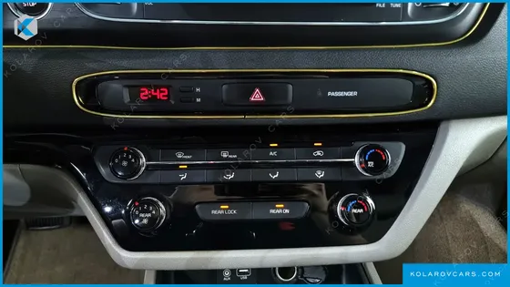 KIA CARNIVAL 11-SEATER DELUXE