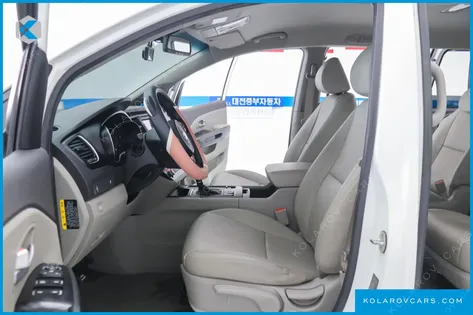 KIA CARNIVAL 11-SEATER LUXURY