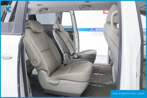 KIA CARNIVAL 11-SEATER LUXURY