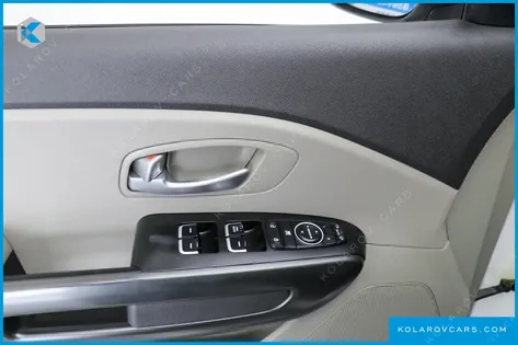 KIA CARNIVAL 11-SEATER LUXURY
