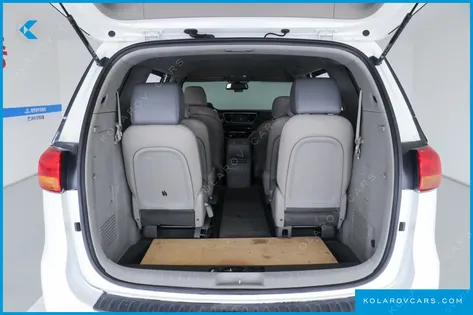 KIA CARNIVAL 11-SEATER LUXURY