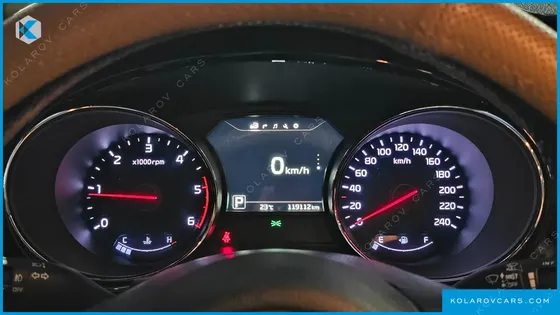 KIA CARNIVAL 9-SEATER NOBLESSE