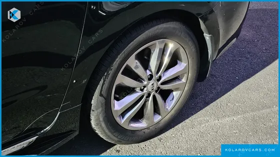 KIA CARNIVAL 9-SEATER NOBLESSE