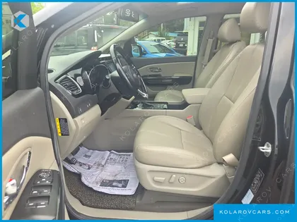 KIA CARNIVAL 9-SEATER NOBLESSE