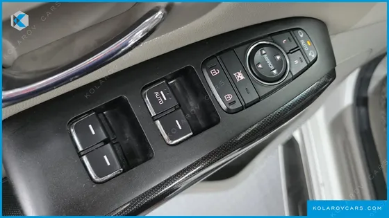 KIA CARNIVAL 9-SEATER PRESTIGE