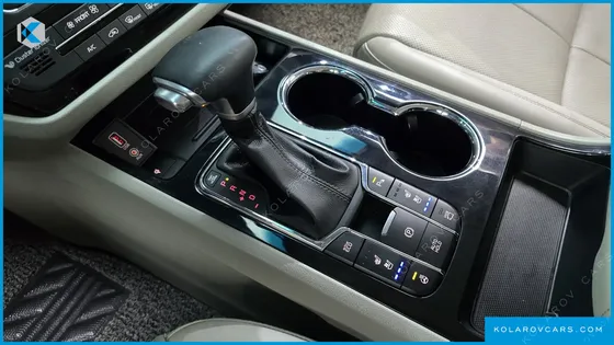KIA CARNIVAL GASOLINE 7-SEATER LIMOUSINE