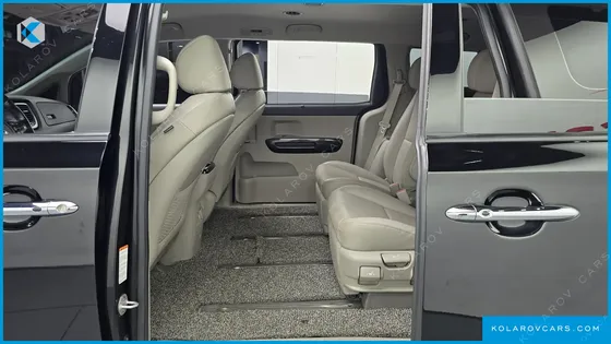 KIA CARNIVAL GASOLINE 7-SEATER LIMOUSINE