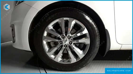 KIA CARNIVAL 9-SEATER PRESTIGE