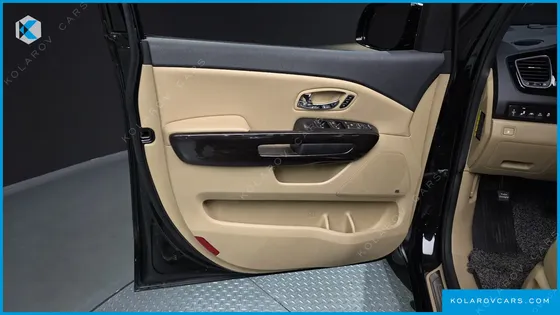 KIA CARNIVAL 9-SEATER NOBLESSE SPECIAL