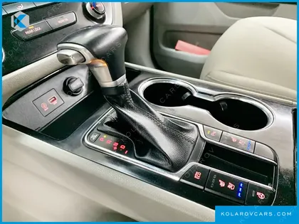 KIA CARNIVAL 9-SEATER PRSTIGE