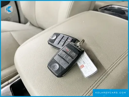 KIA CARNIVAL 9-SEATER PRSTIGE