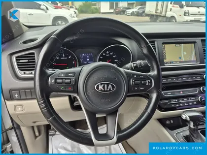 KIA CARNIVAL 11-SEATER LUXURY