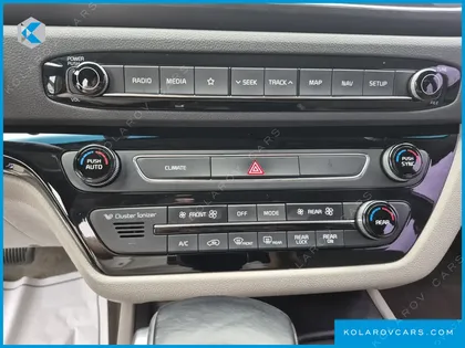 KIA CARNIVAL 11-SEATER LUXURY