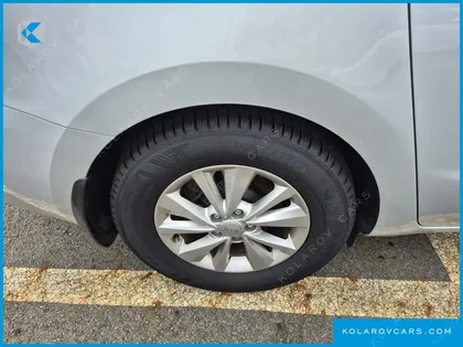 KIA CARNIVAL 11-SEATER LUXURY