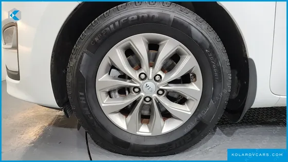 KIA CARNIVAL 11-SEATER DELUXE