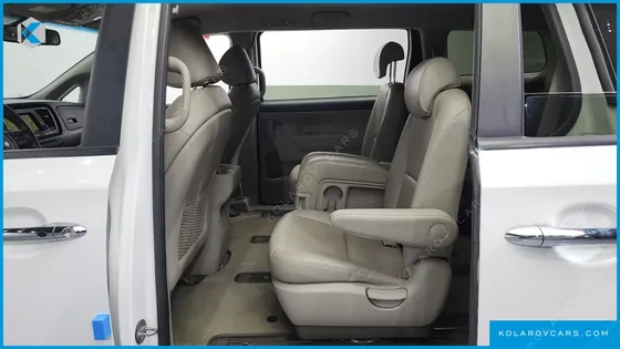KIA CARNIVAL 11-SEATER DELUXE