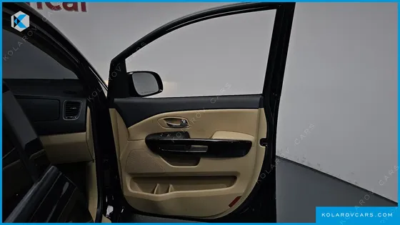 KIA CARNIVAL 9-SEATER PRSTIGE